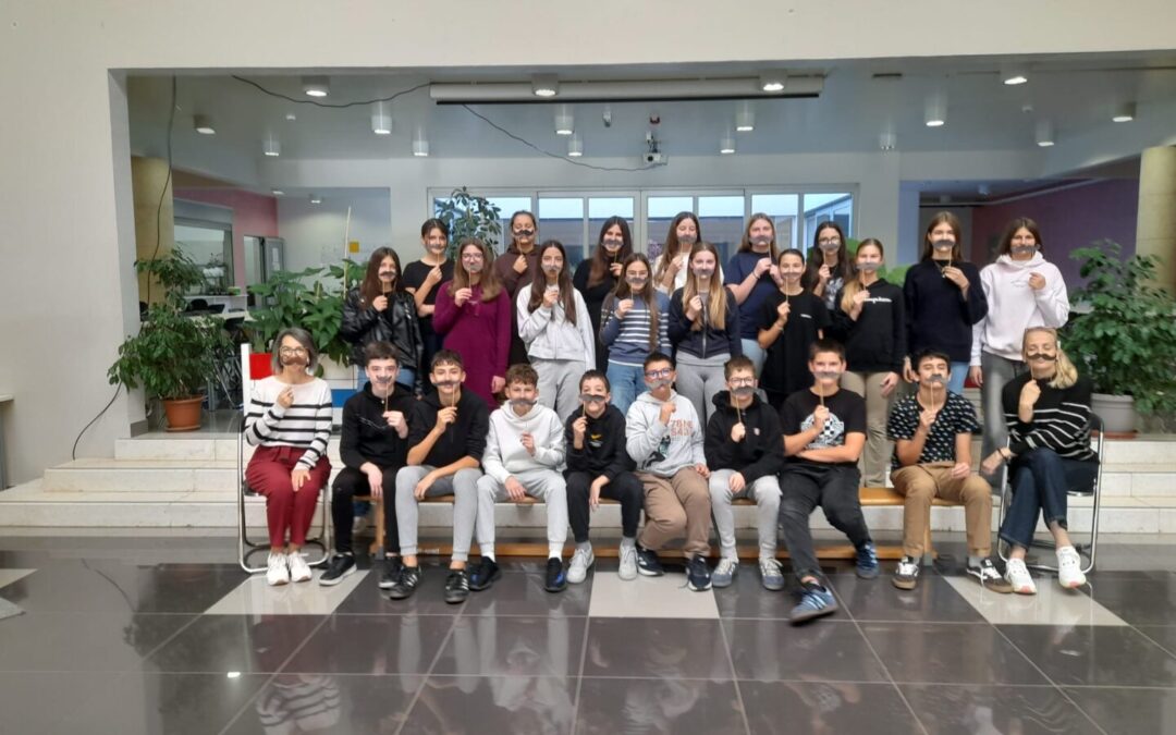 Kako su povezani  Hercul Poirot i Movembar? 