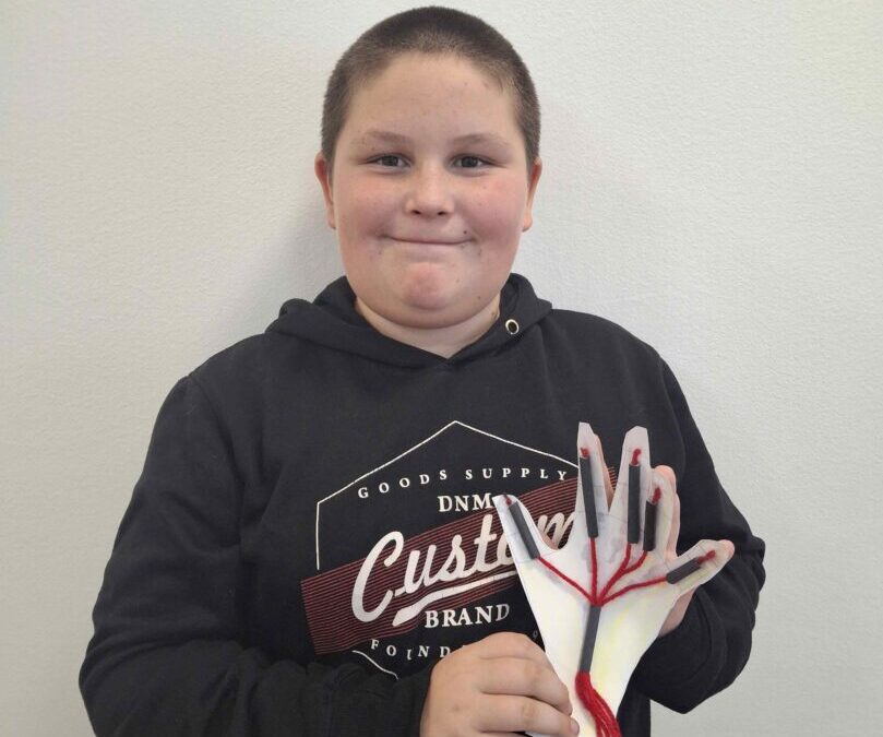 Izrada modela ruke služeći se slamkom i konopom