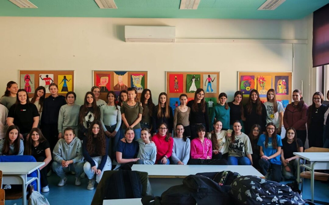 Emotivan susret učenica s Karmen Herceg – mladom dizajnericom koja prkosi invaliditetu